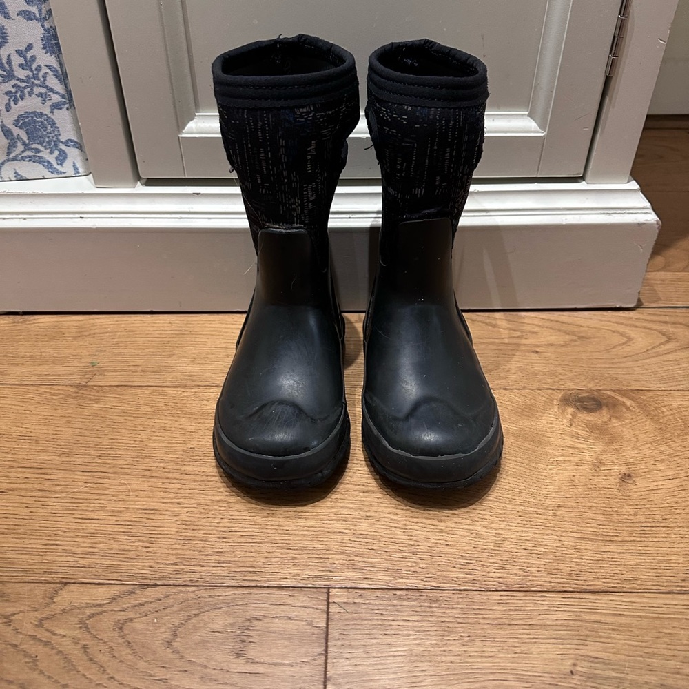 Boys Bogs snow boots size 12